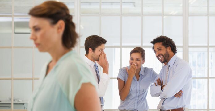 4 Tanda Bahwa Anda Mengalami Bullying di Tempat Kerja